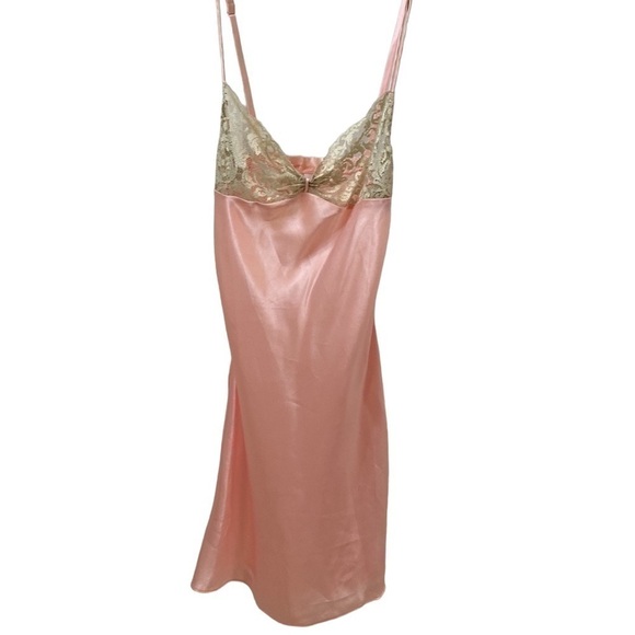 Victoria’s Secret pink satin robe and chemise with beige lace. Pink label.Size S - Picture 4 of 13